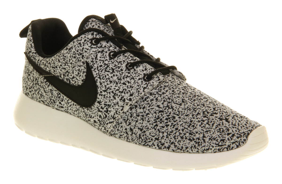 roshe runs black and red