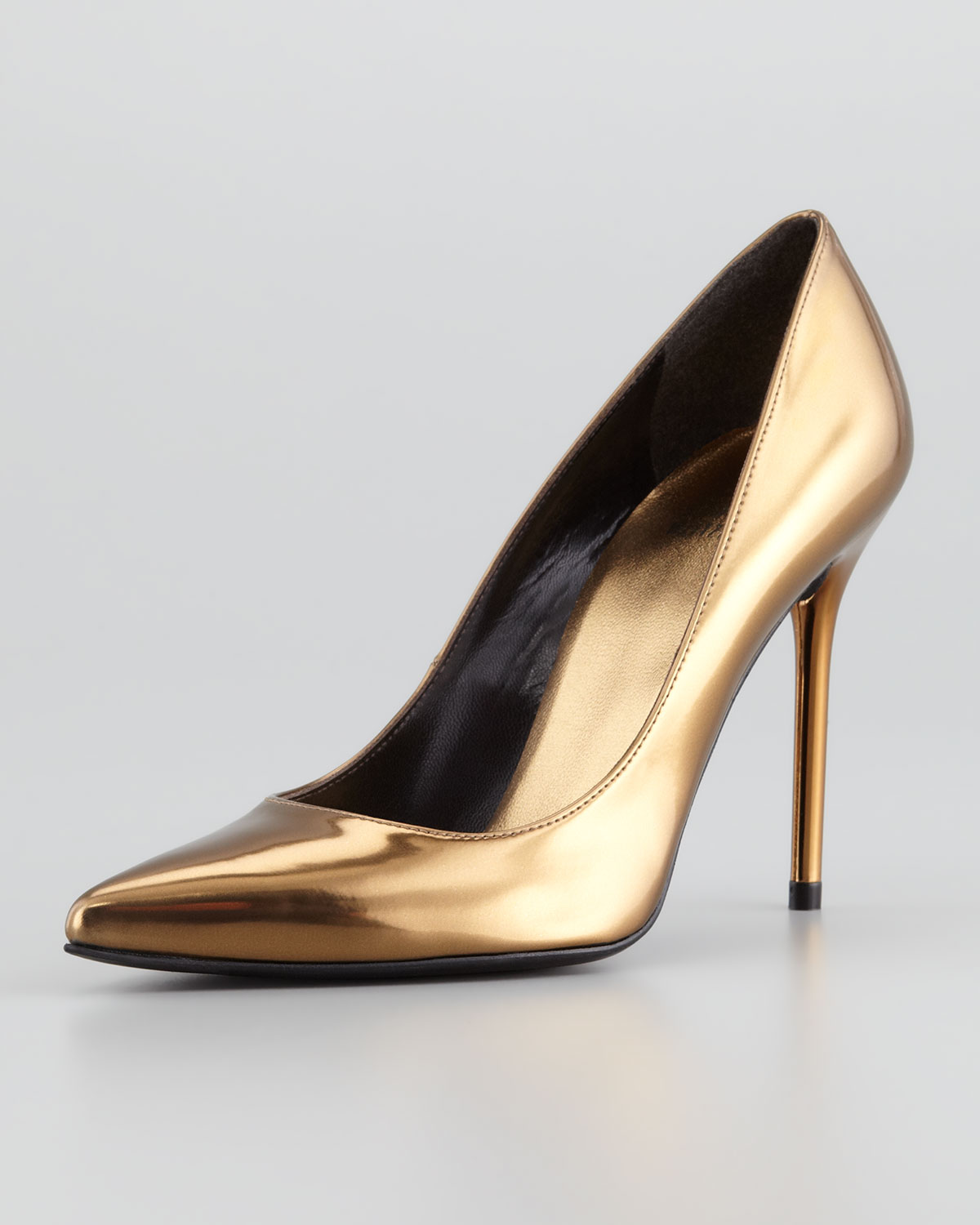 stuart weitzman gold pumps