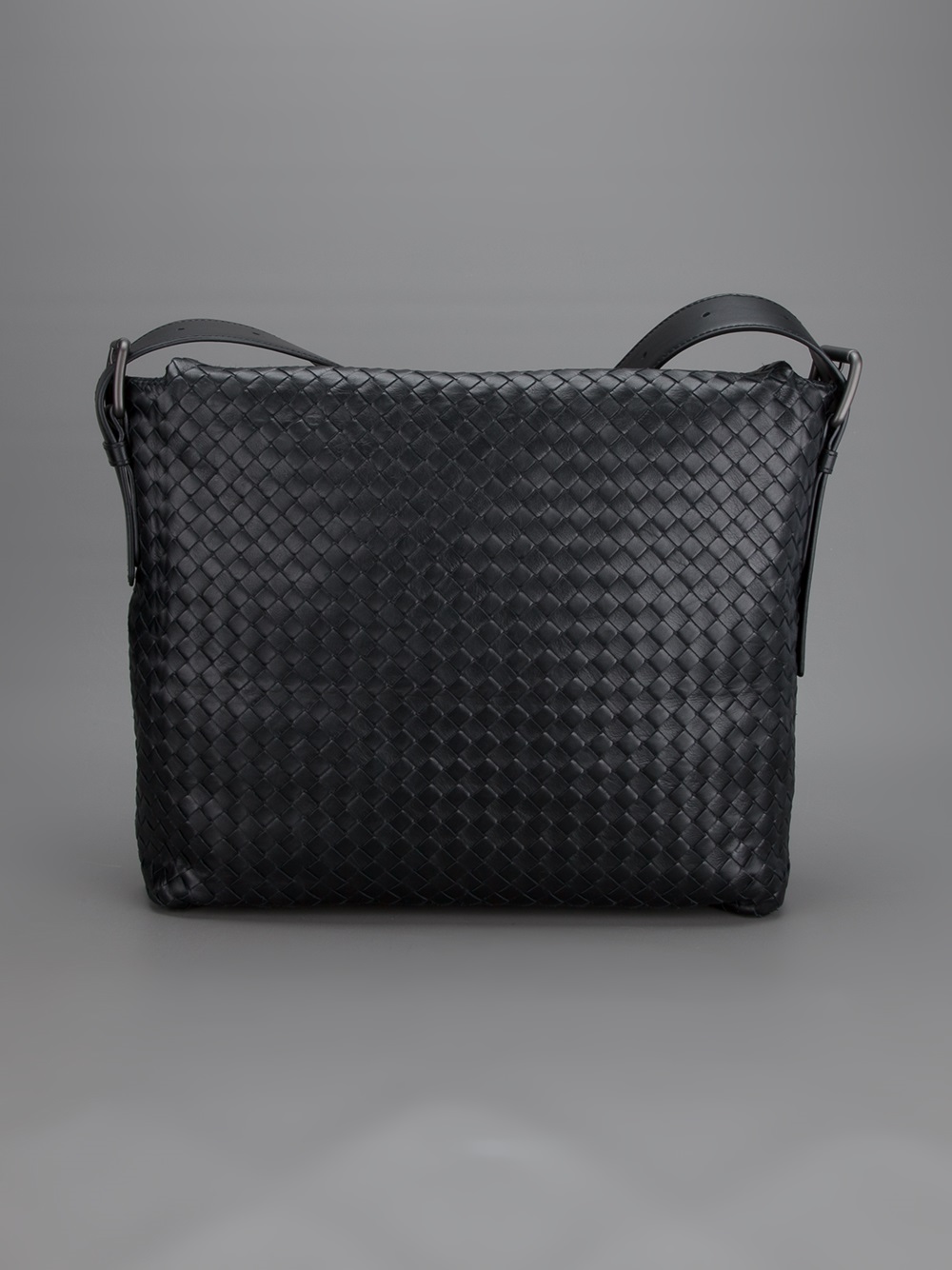 Bottega Veneta Intrecciato Messenger Bag in Black for Men | Lyst