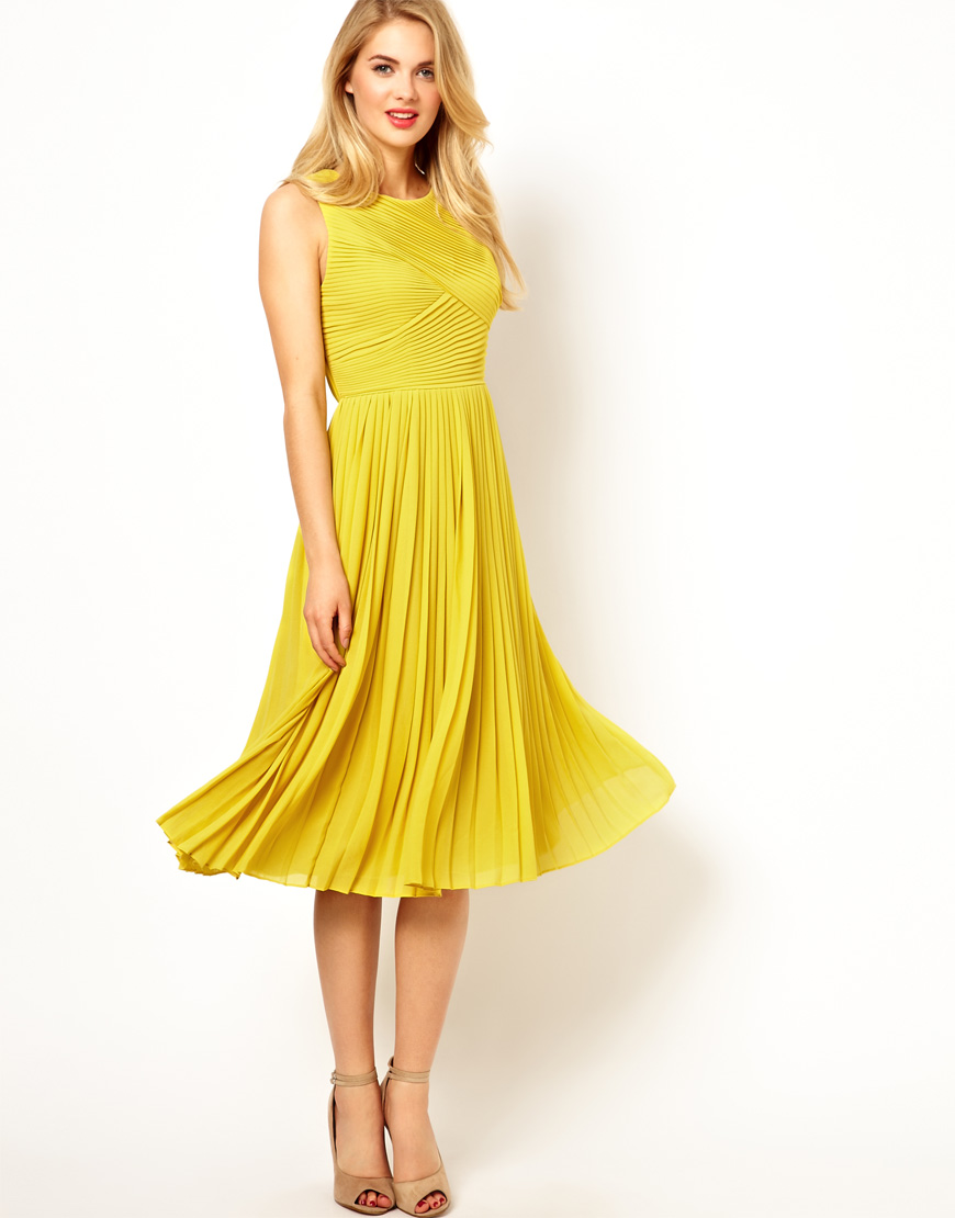 Ted Baker Pleated Midi Dress in Olive (Yellow) - Lyst