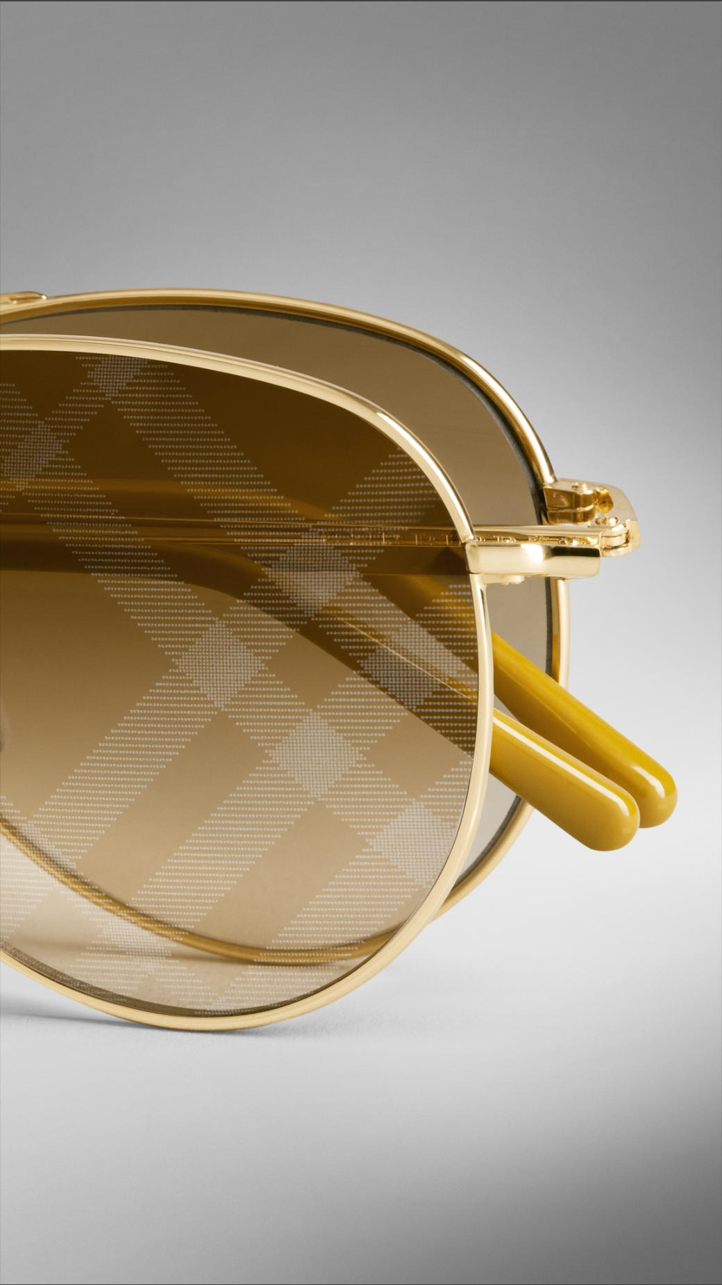 Aprender acerca 95+ imagen burberry foldable aviator sunglasses ...