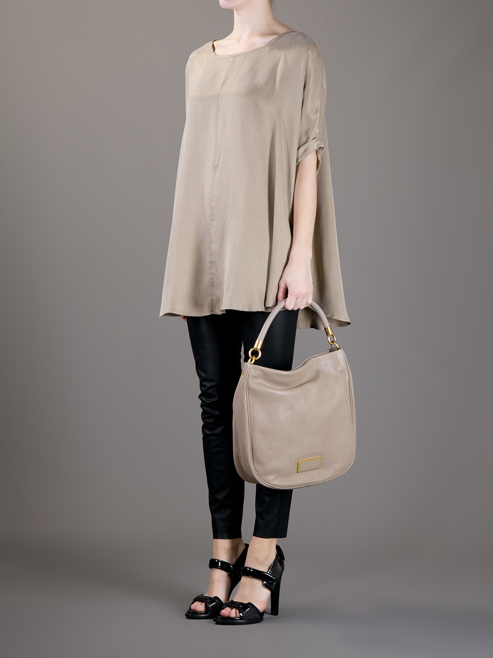 marc jacobs grey hobo bag