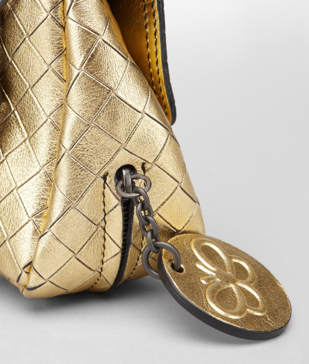 Bottega Gold Intrecciomirage Messenger Mini Bag in Metallic Lyst