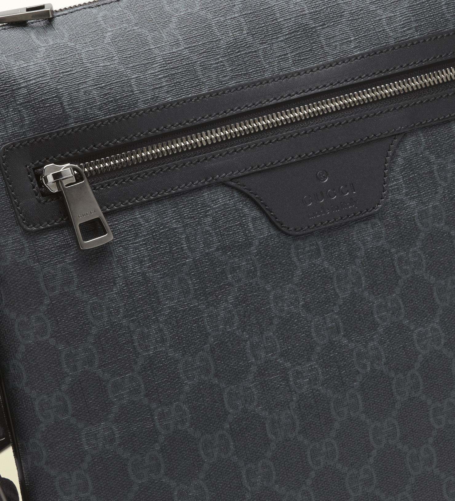 Gucci Gg Supreme Canvas Messenger Bag in Grey (Black) for Men - Lyst