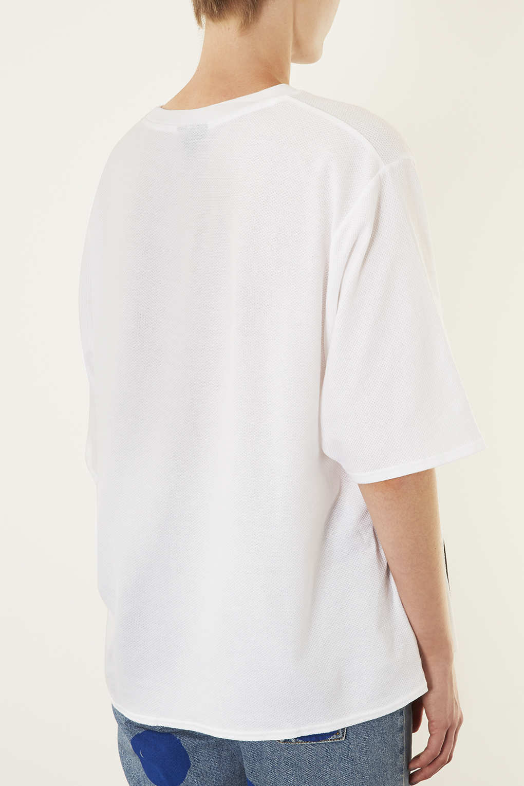 white oversize tee
