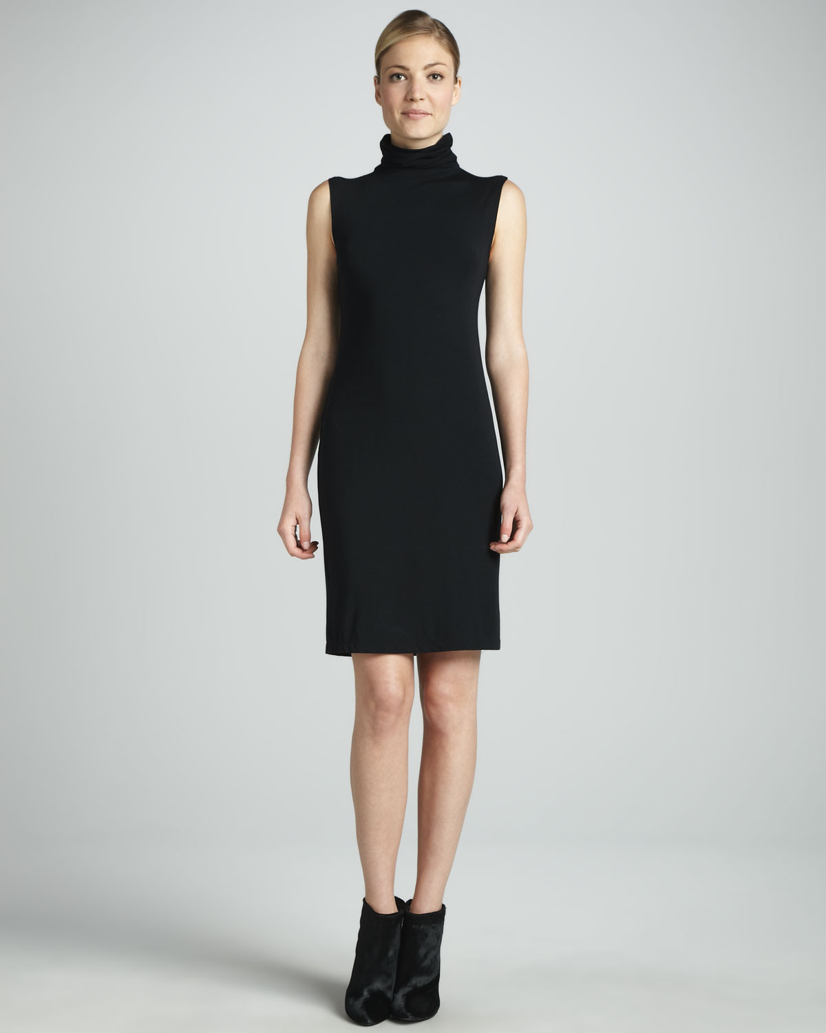 black sleeveless knit dress