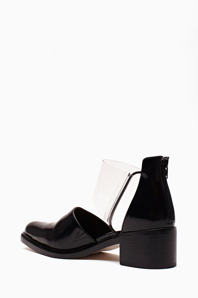 cut out chelsea boots