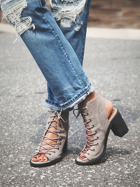 Jeffrey Campbell Minimal Lace Up Heel in Gray (Grey Suede) | Lyst