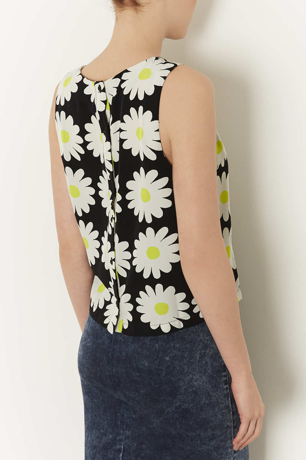 Lyst Sleeveless Daisy Print Shell Top in Black
