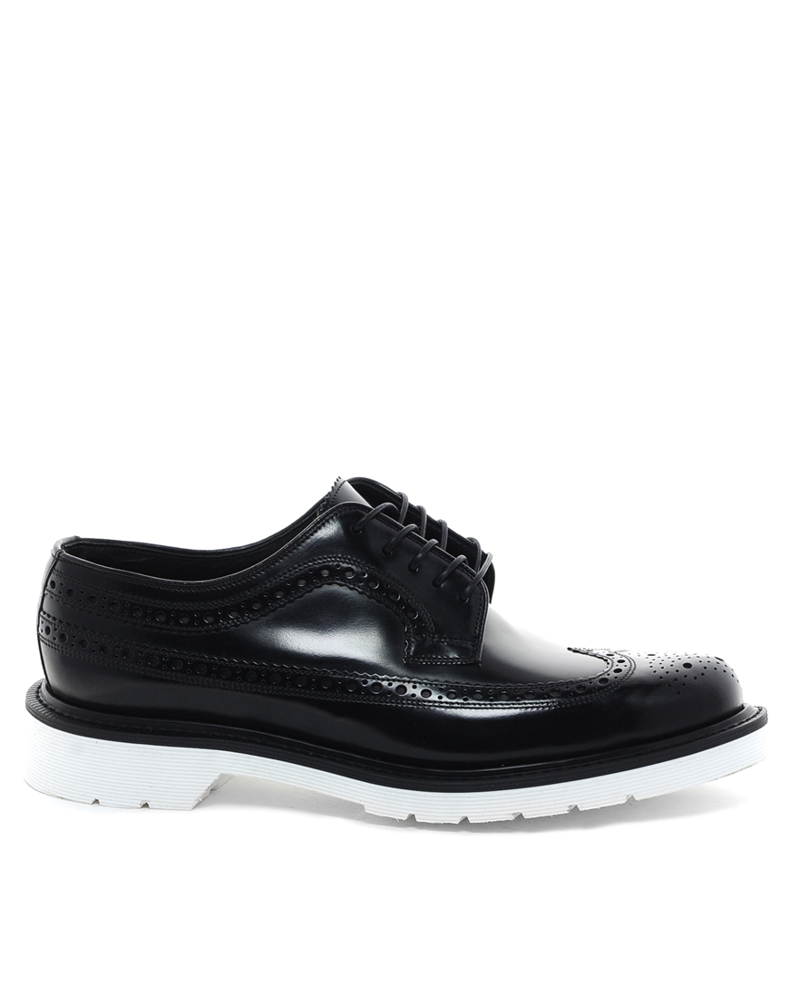 Loake Contrast Sole Brogues in Black for Men - Lyst