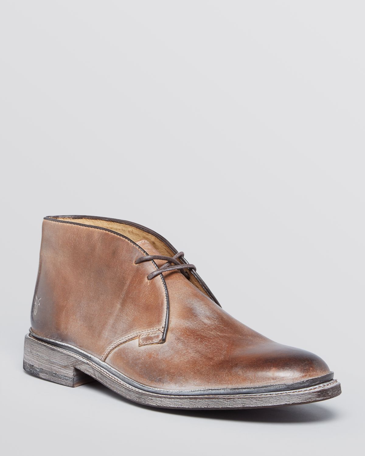 Frye James Leather Chukka Boots in Tan 