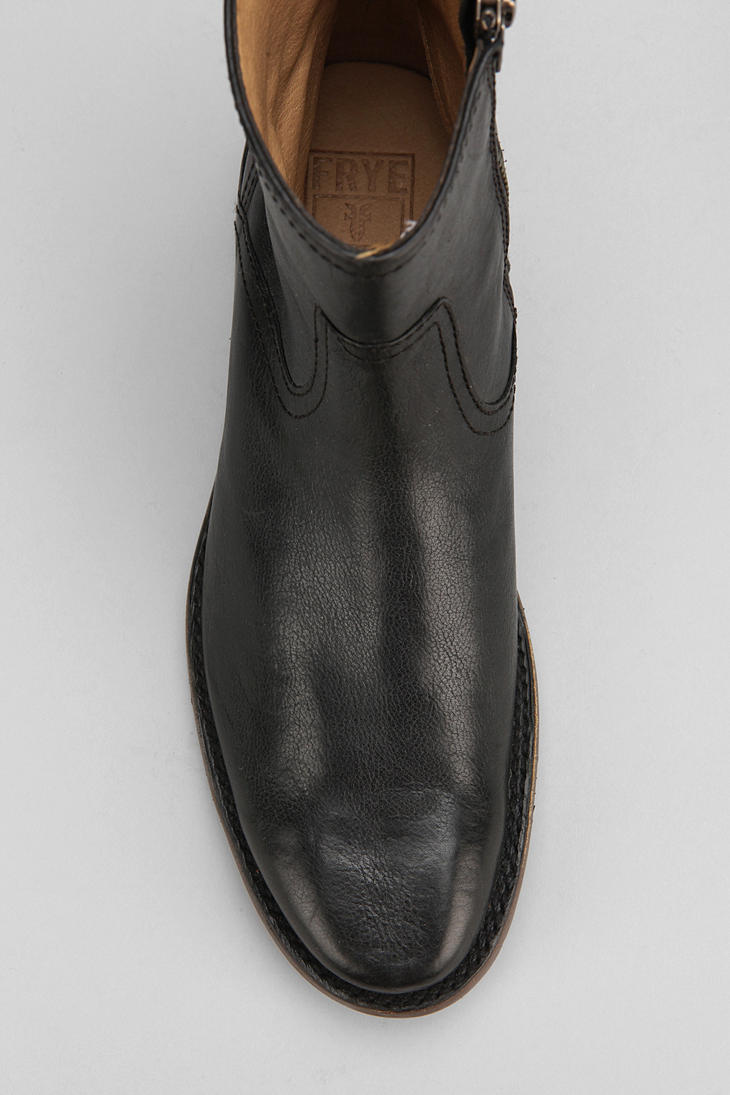 frye mark inside zip