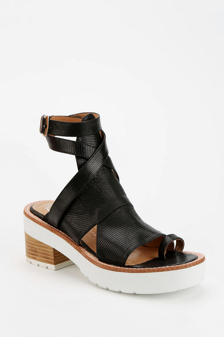 Lyst - Urban Outfitters Jeffrey Campbell Cyprus Heeled Toehold Sandal in Black