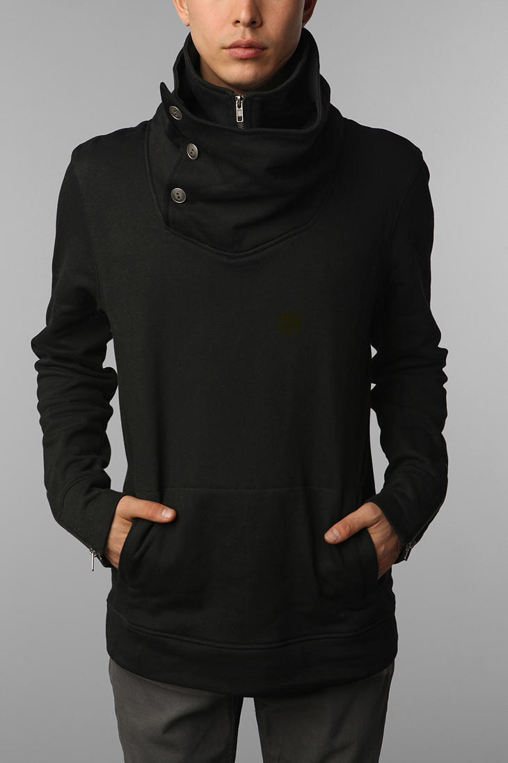 black high neck sweatshirt