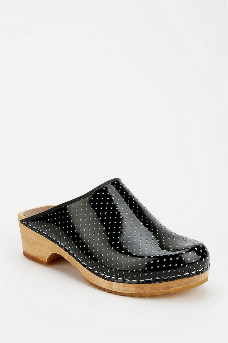 perforated clogs