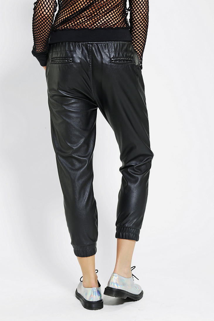 relaxed fit jogger