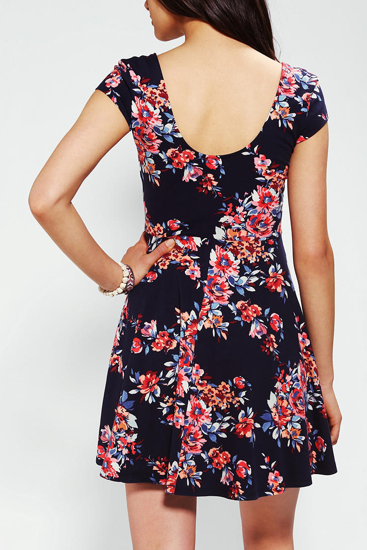 urban outfitters blue floral top
