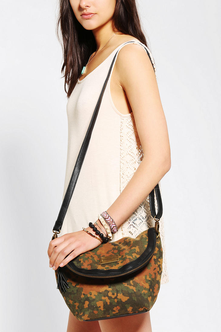 puffer crossbody bag urban outfitters