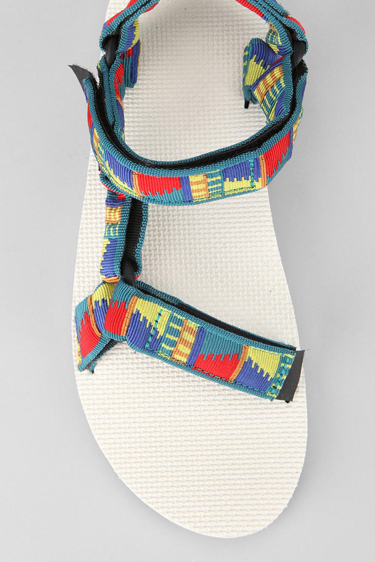 urban outfitters teva