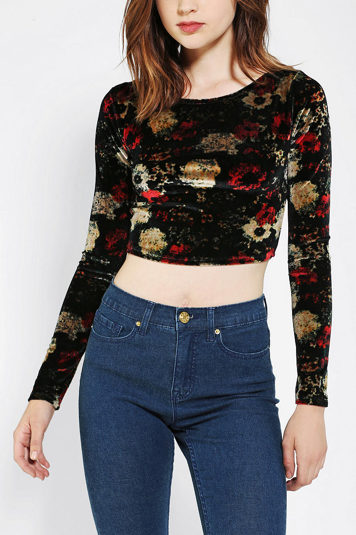 Urban Outfitters Kimchi Blue Velvet Cropped Top in Red (Black) - Lyst