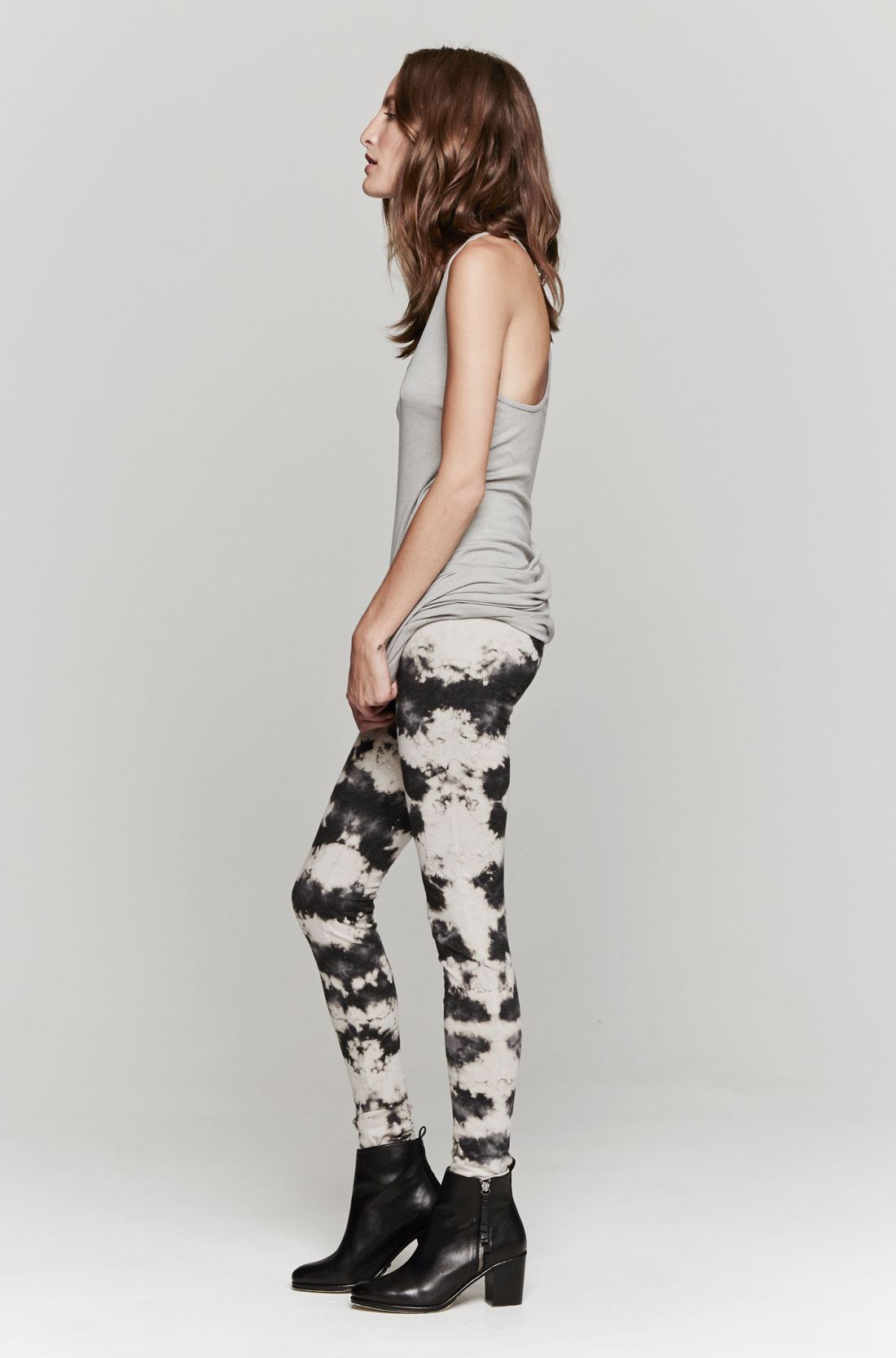 Download Black Tie Dye Shirt And Leggings Pics
