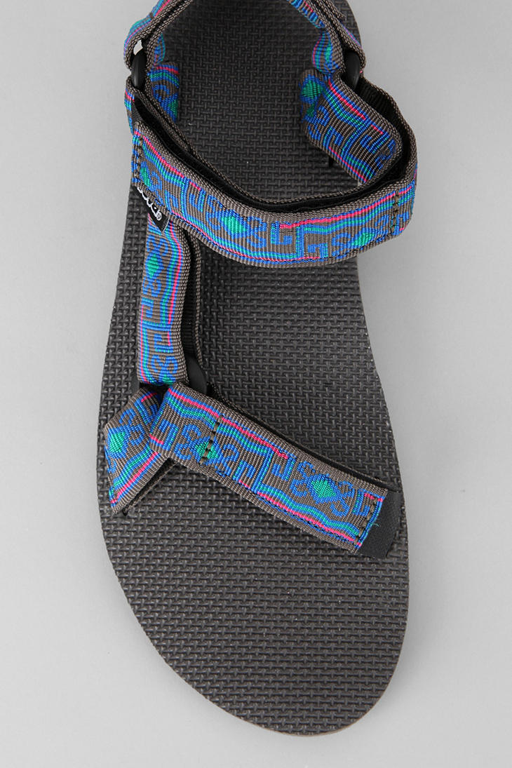 urban outfitters teva
