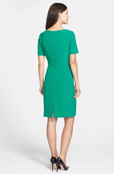 Tahari Crepe Sheath Dress in Green (Emerald Green) | Lyst