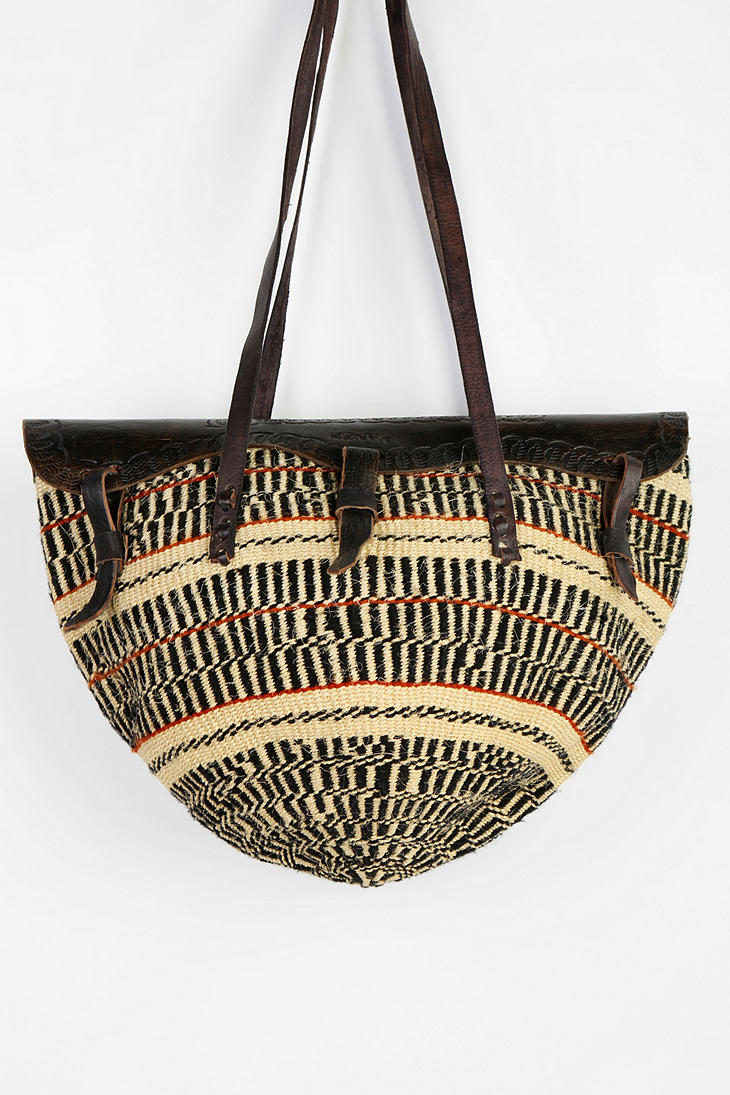 urban outfitters assorted urban renewal vintage straw market bag product 3 14661807 044481596