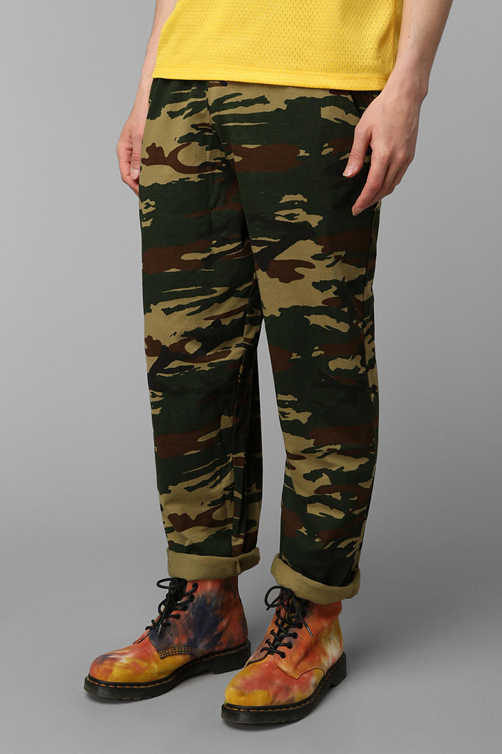 Urban outfitters Zubaz Woodland Camo Pant in Green for Men Lyst