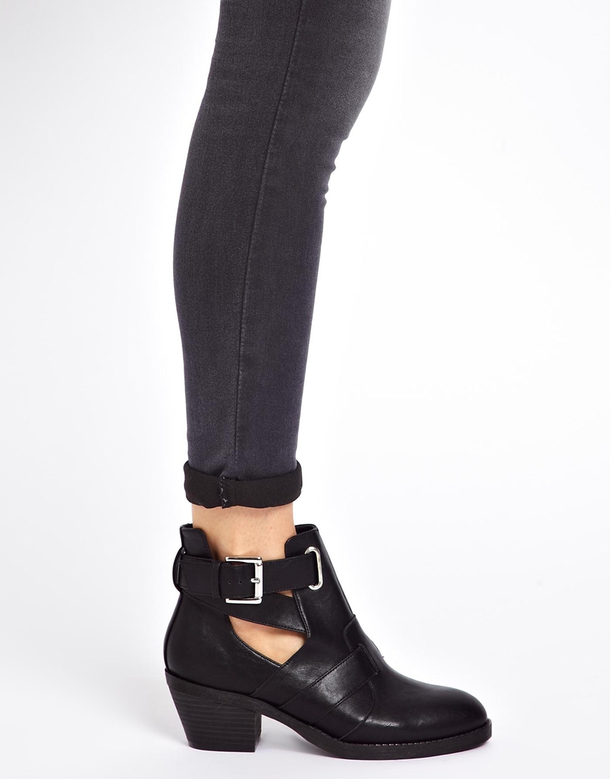 Narrow Choices Free shipping on women's booties at reformpan.gq Shop all types of ankle boots, chelsea boots, and short boots for women from the best brands including Steve Madden, Sam Edelman, Vince Camuto and more. Totally free shipping & returns.
