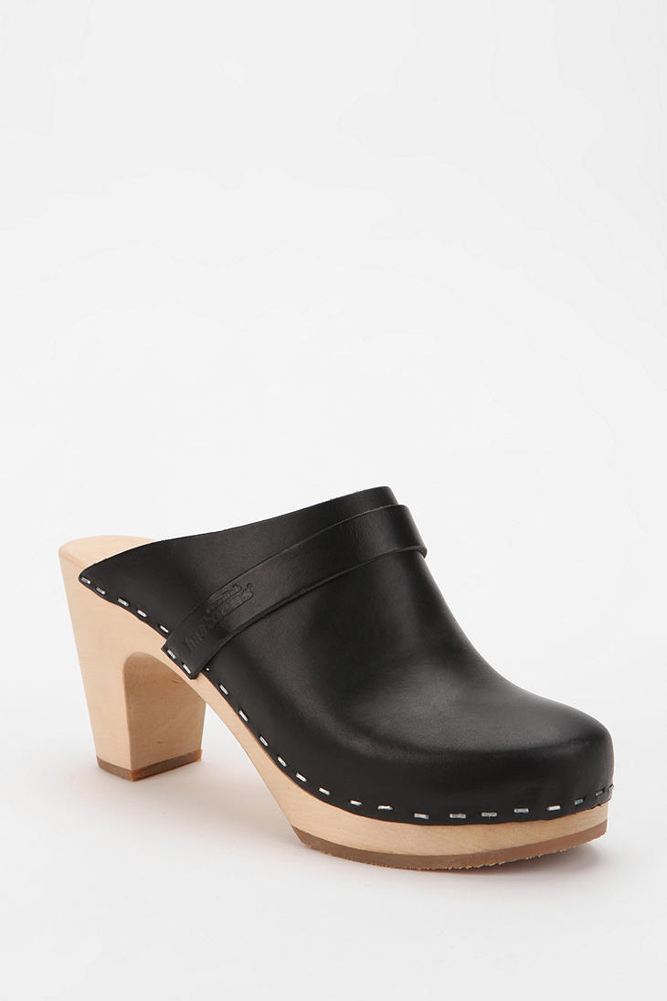 urban outfitters clogs