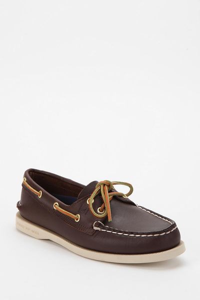 Urban Outfitters Sperry Topsider 2eye Boat Shoe in Brown for Men (DARK ...