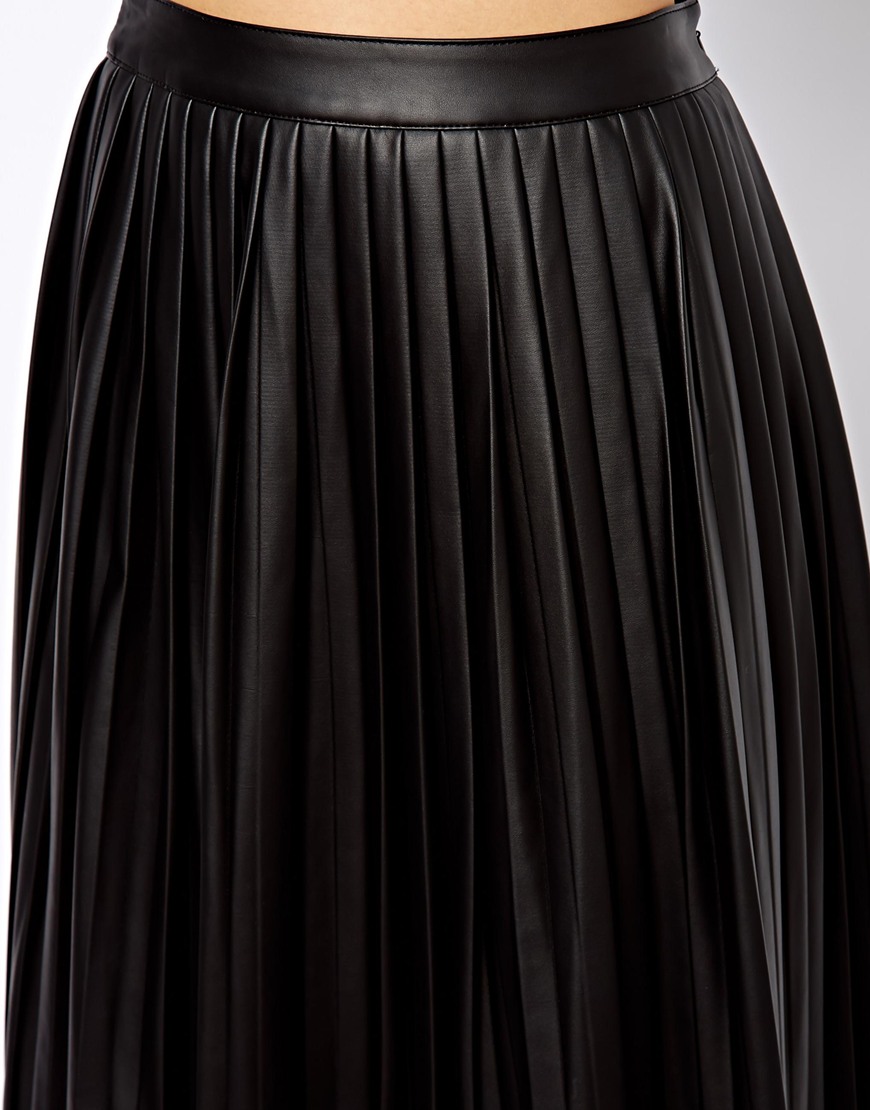 Midi Skirts. The midi skirt is a style staple you won’t want to miss from your wardrobe this season. From sleek pencil styles to sculpting figure-hugging fits, the catwalk confirmed that mid length skirts are a must-have look for every girl’s style fix this season.