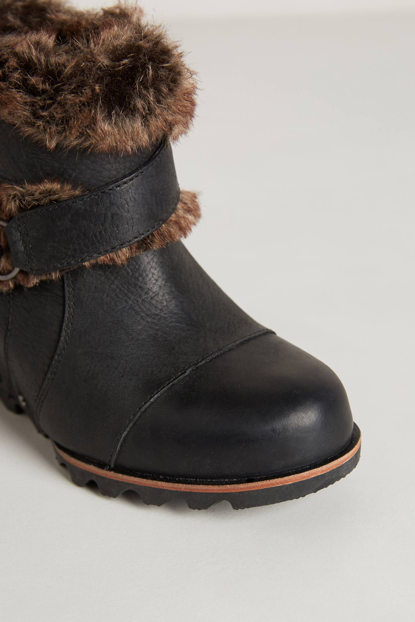 joan of arctic wedge black