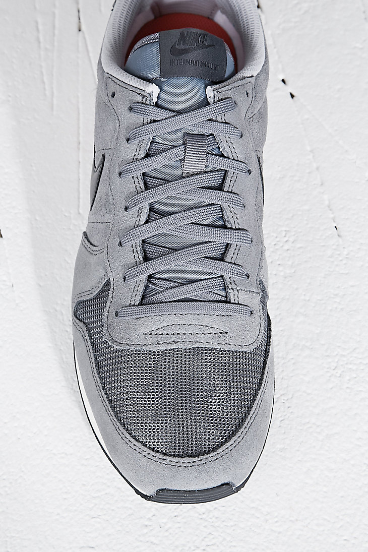 mens nike international trainers