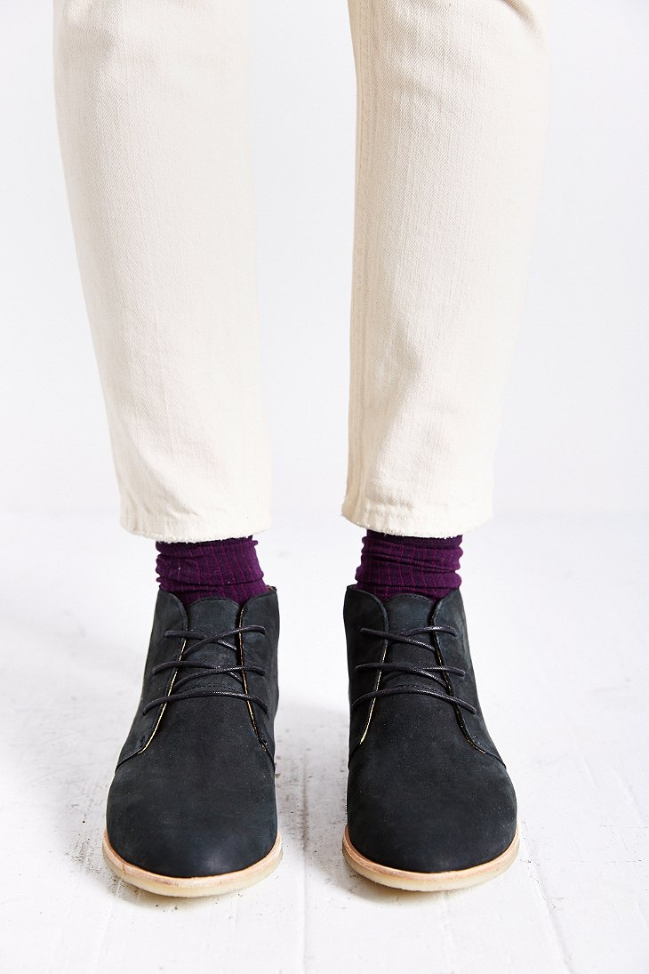 clarks women's phenia desert boot