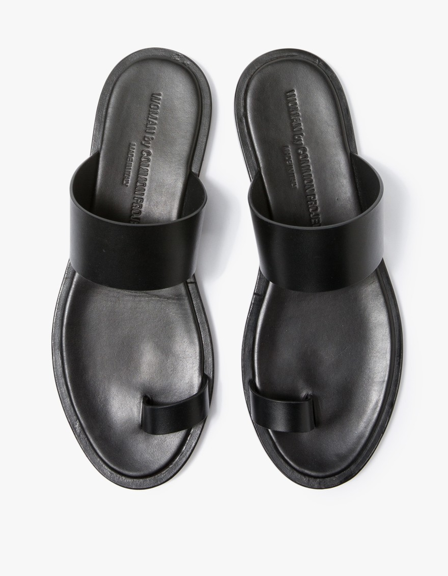 Common Projects Leather Minimalist Sandal In Black in Natural - Lyst