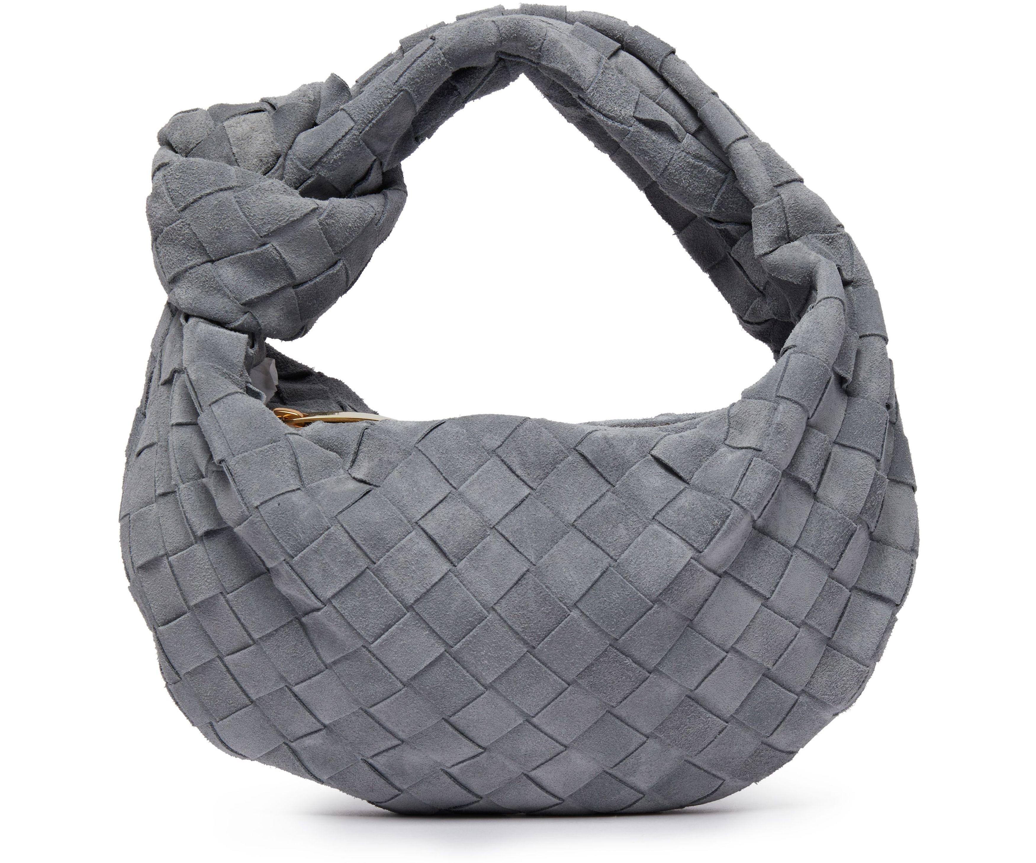 Bottega Veneta Tasche Jodie in Grau Lyst DE