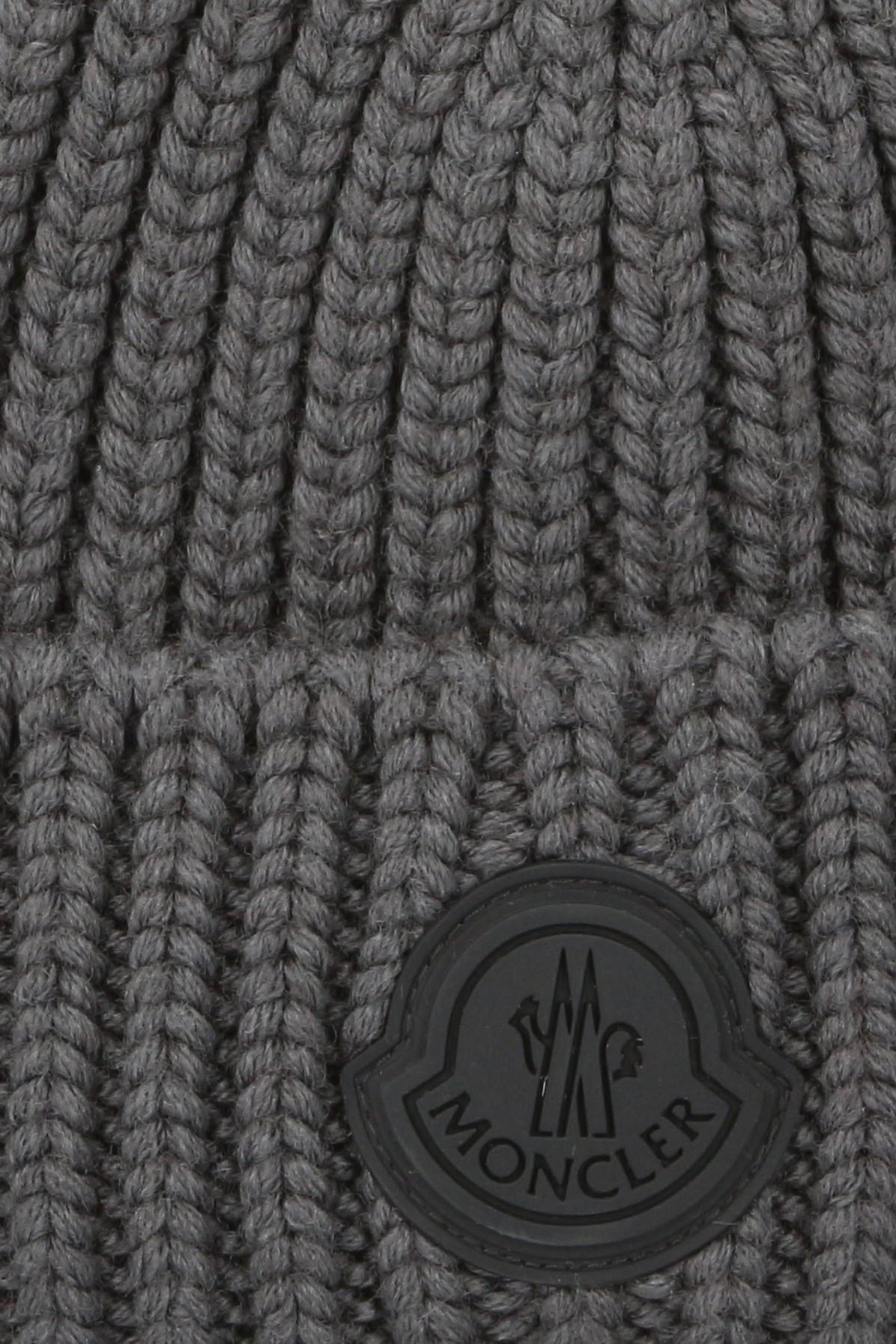 Moncler Rubber-logo Ribbed Wool Beanie Hat in Gray for Men | Lyst