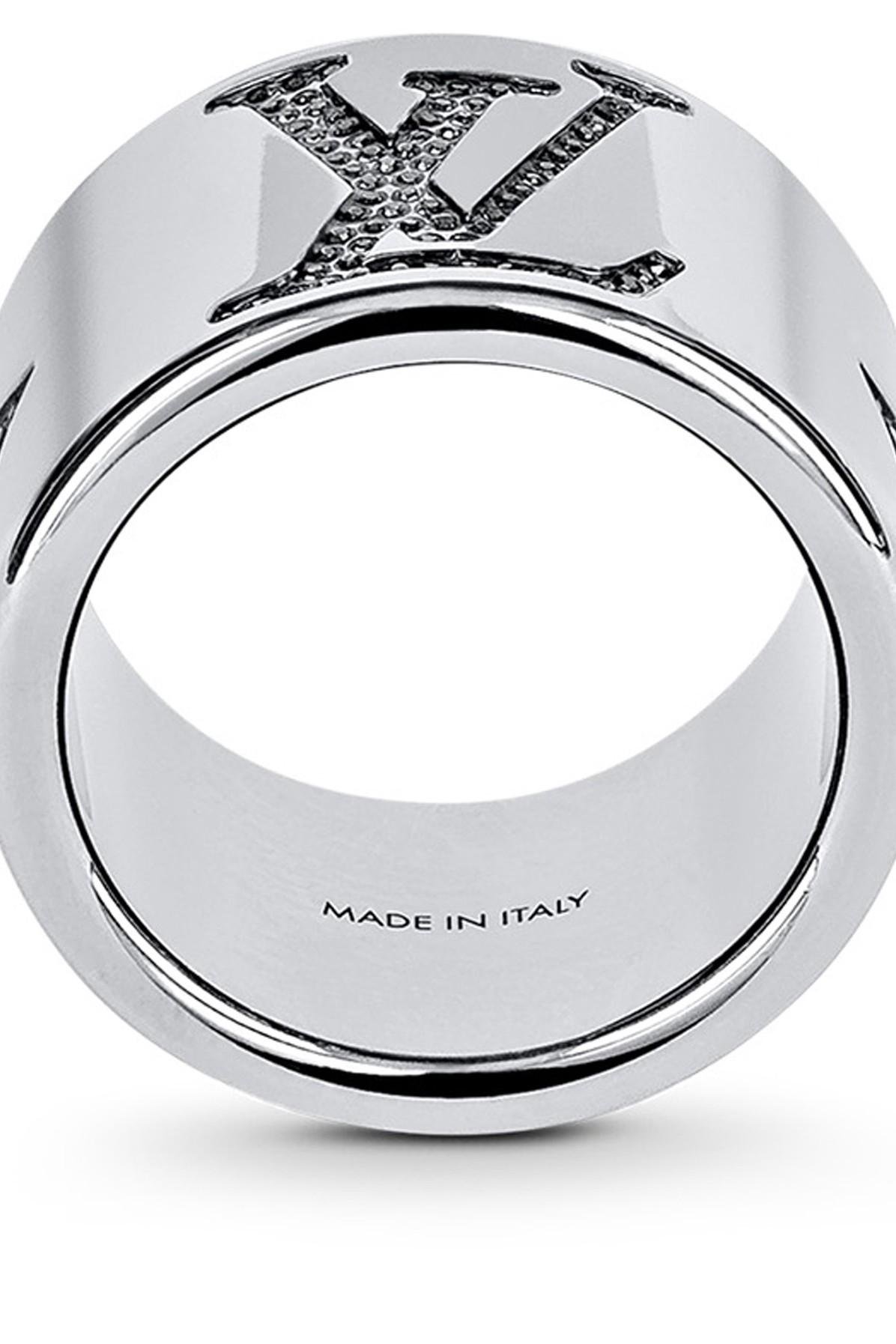 Louis Vuitton Monogram Bold Ring Silver Metal. Size M