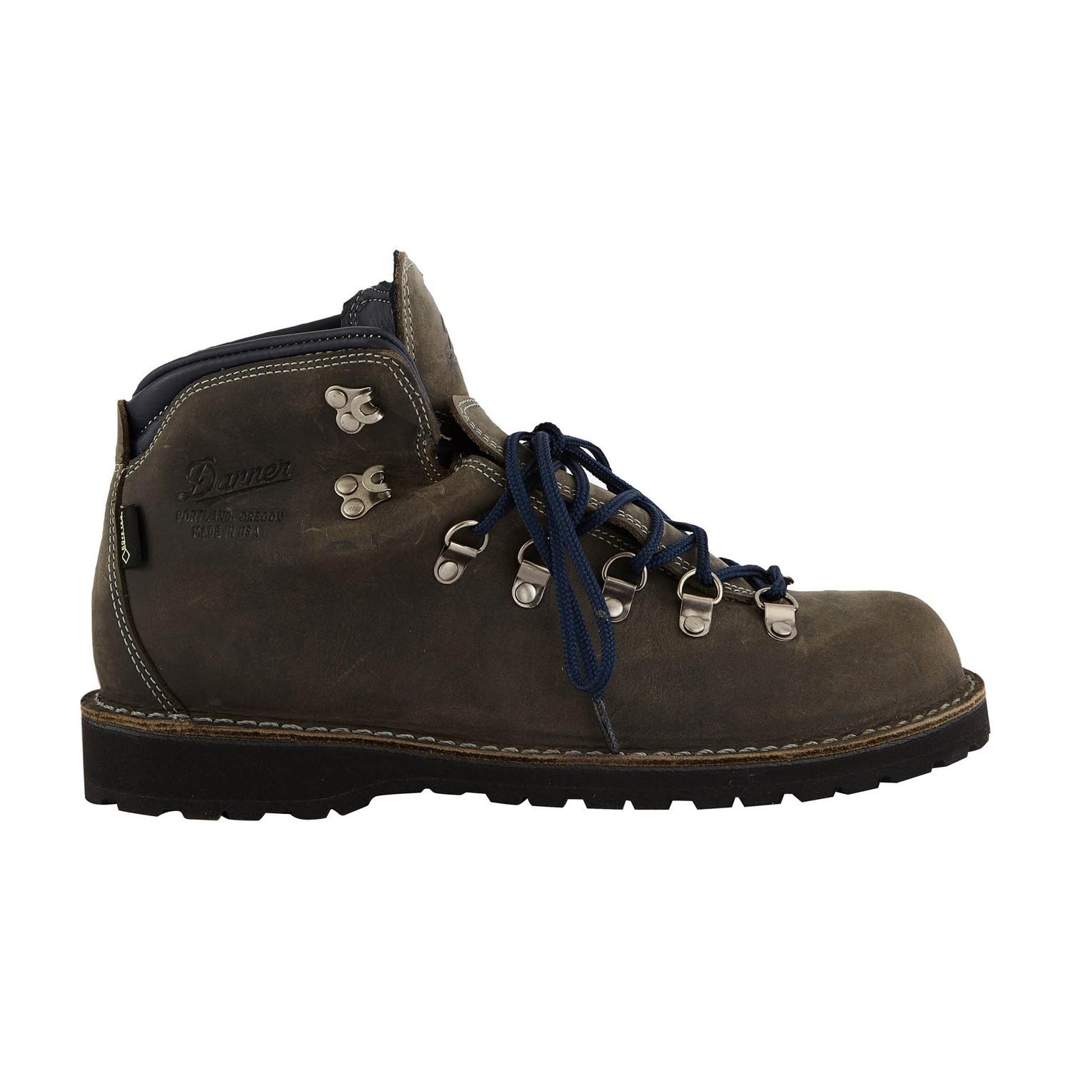 mens hiking boots danner