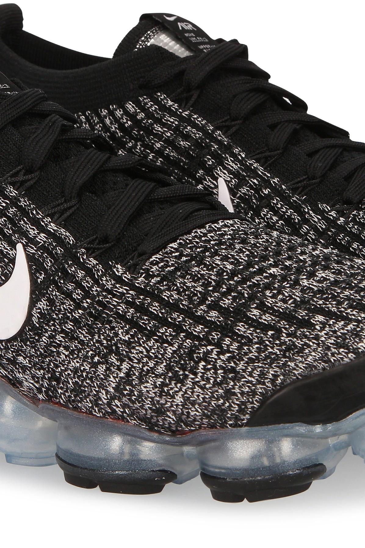 nike vapormax flyknit black and white