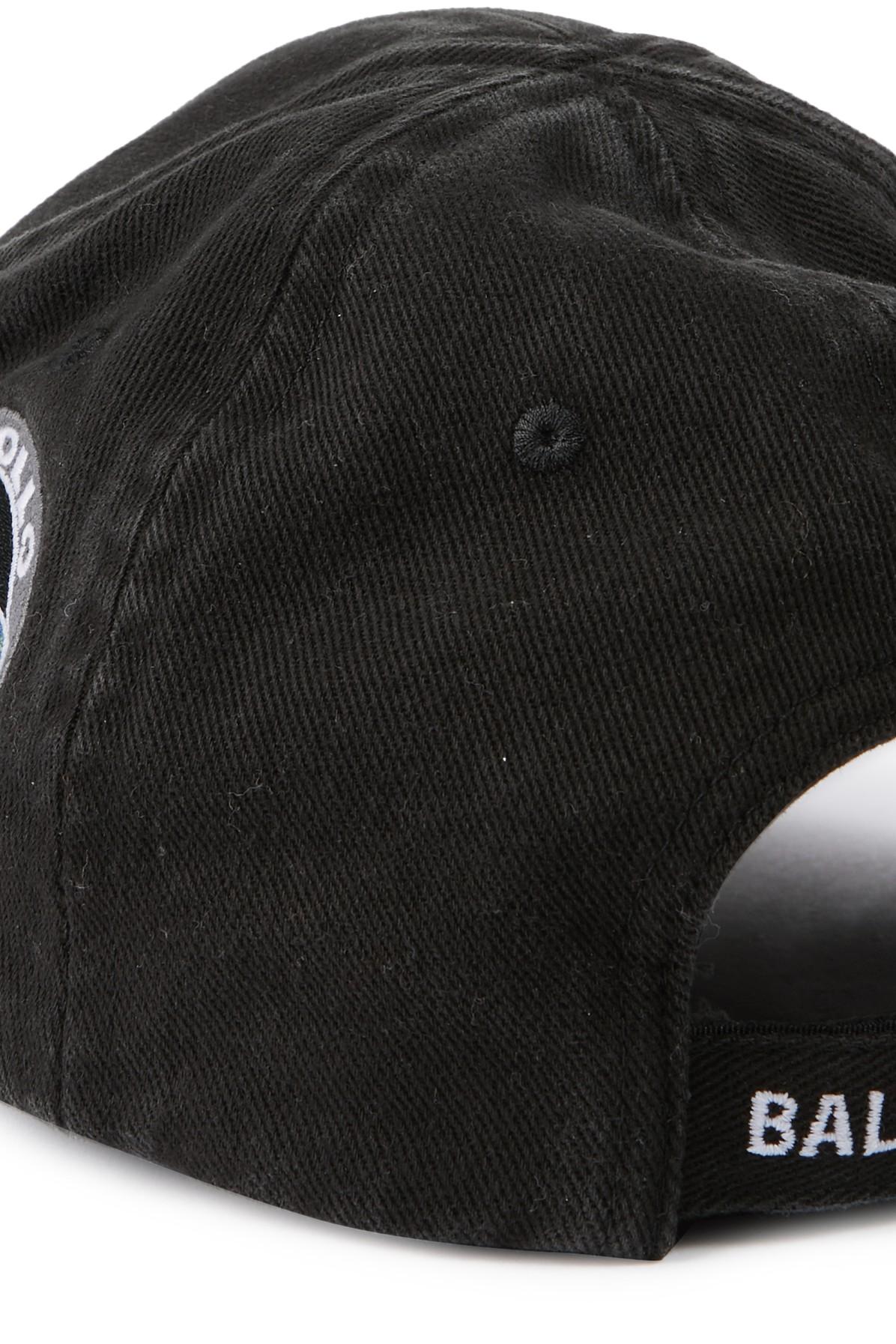 balenciaga-black-Kappe-NASA.jpeg