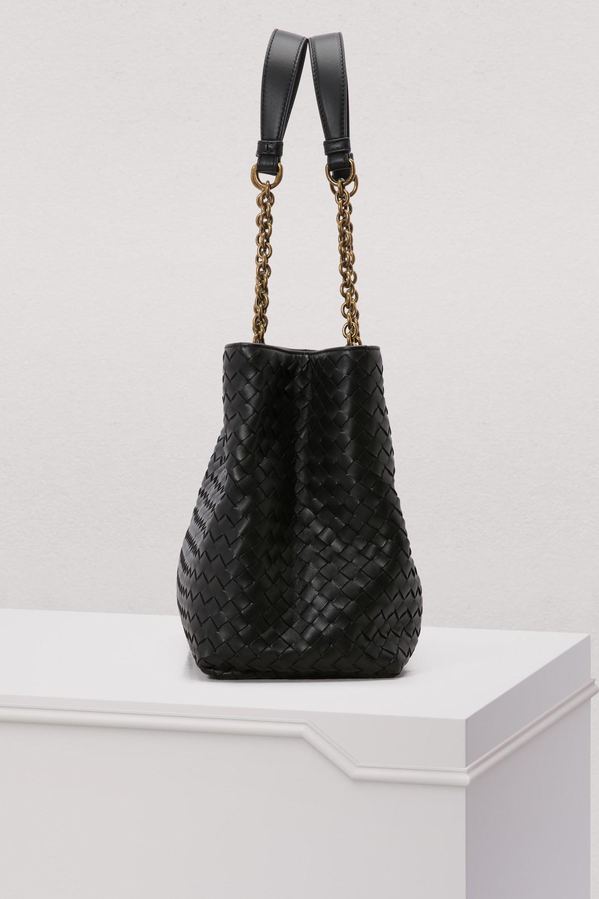 Bottega Veneta Leather Tote Bag With A Chain in Black - Lyst