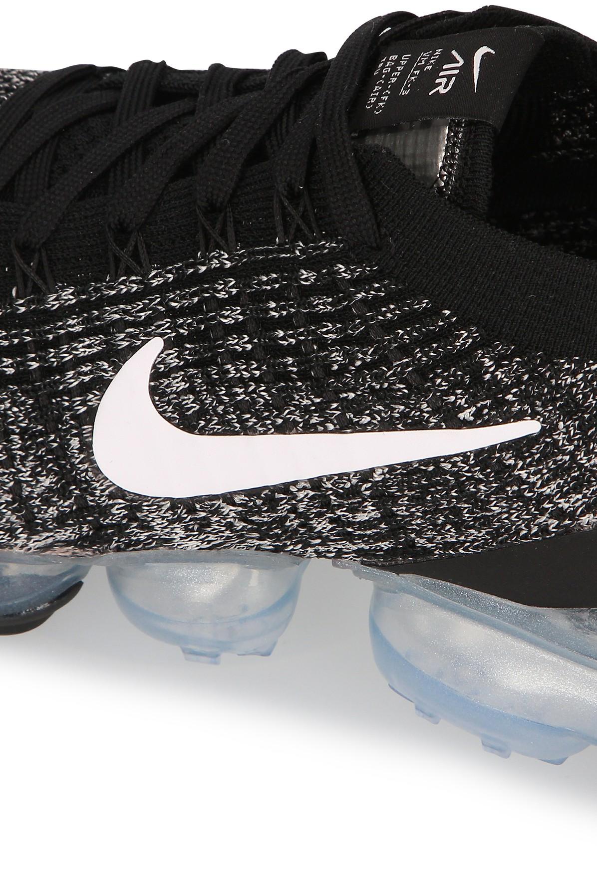 nike vapormax flyknit black and white