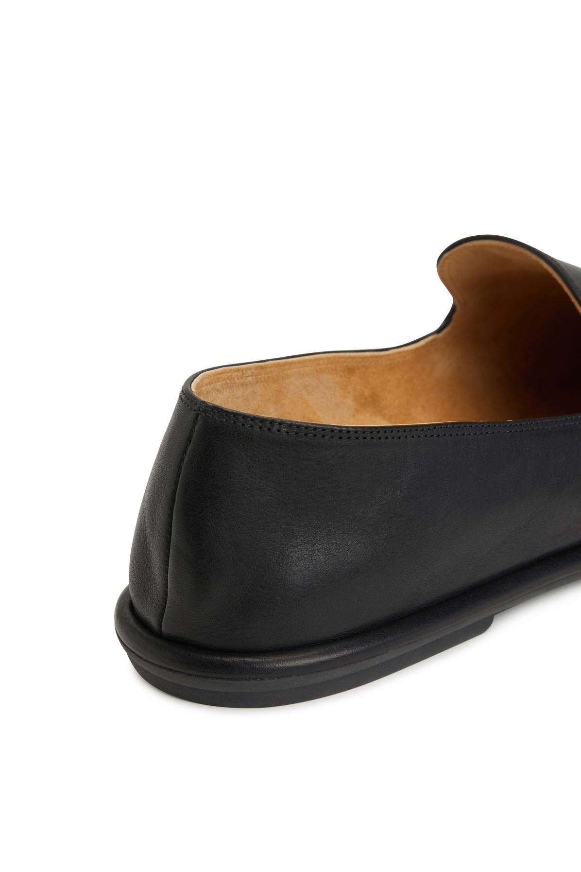 The Row Canal Leather Loafers in Black Womens Shoes Flats and flat shoes Loafers and moccasins 