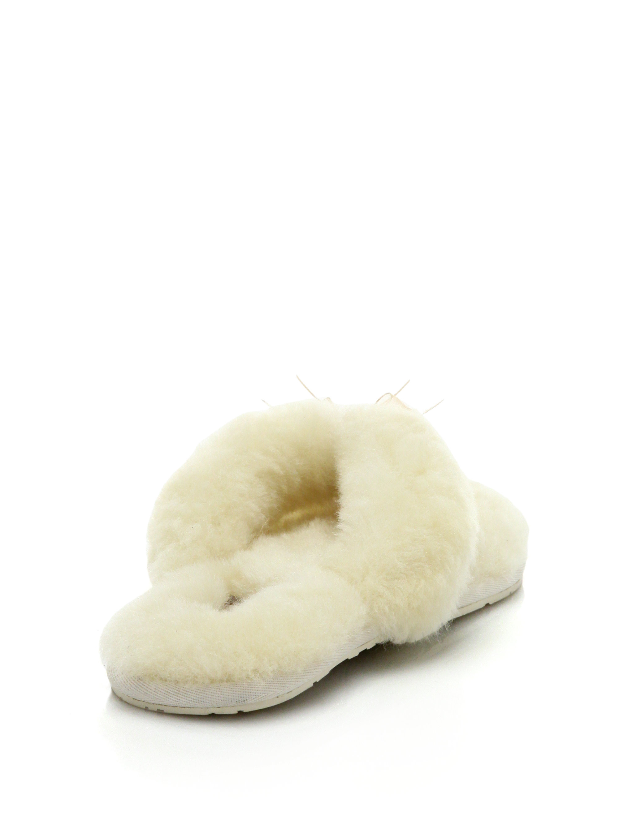 UGG Shearling Thong Slippers in White | Lyst