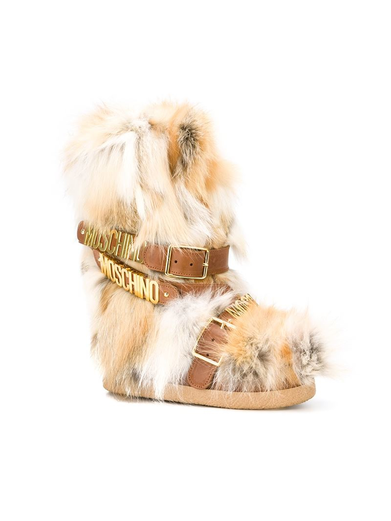 Moschino Buckled Fox-Fur Snow Boots in Natural | Lyst