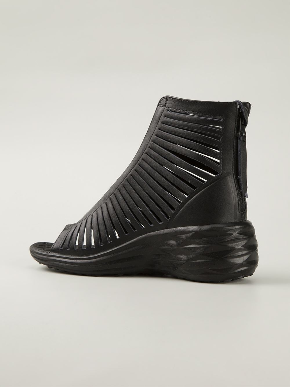 nike black sandals with strap