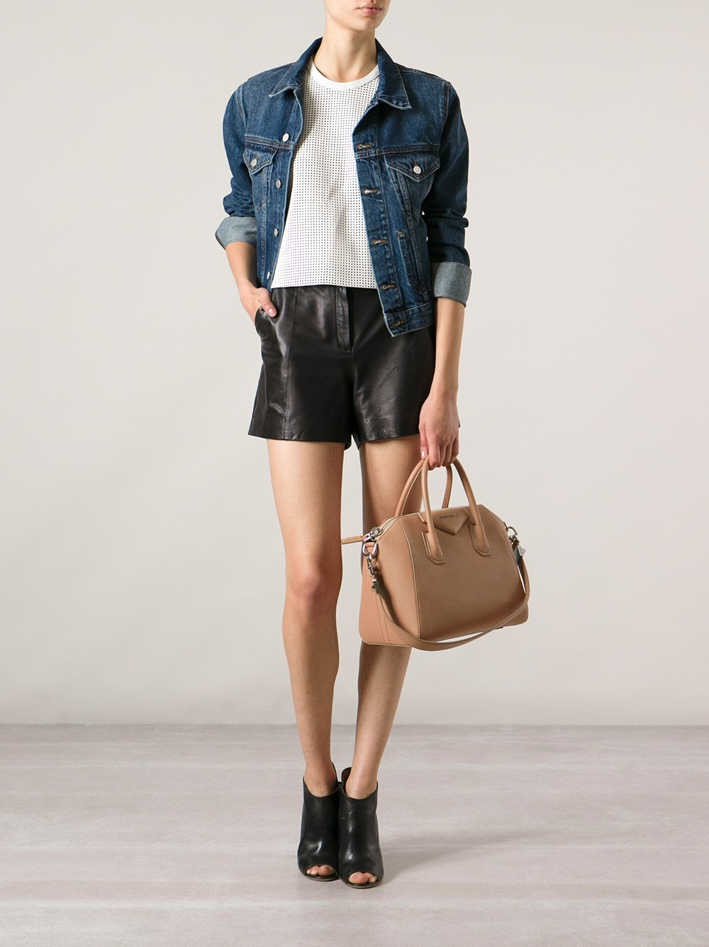 antigona small